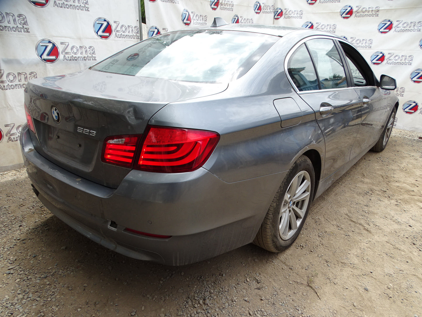 Bmw Serie 5 (F10) 523 i Año 2011 #526